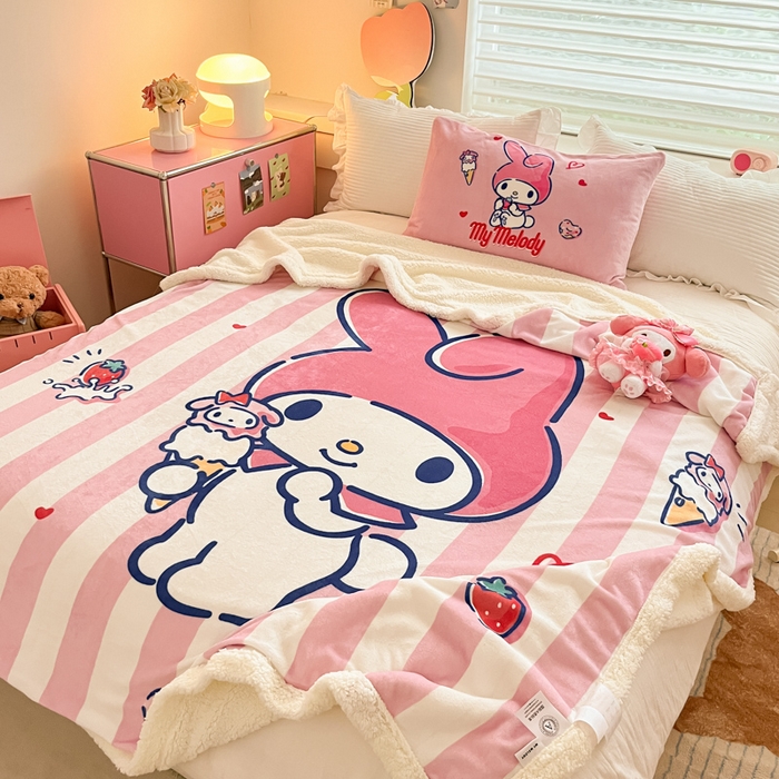 91家纺网 家纺一手货源 找家纺 金爱家 2025新款卡通多功能牛奶绒羊羔绒毛毯 羊羔绒-草莓冰淇淋美乐蒂