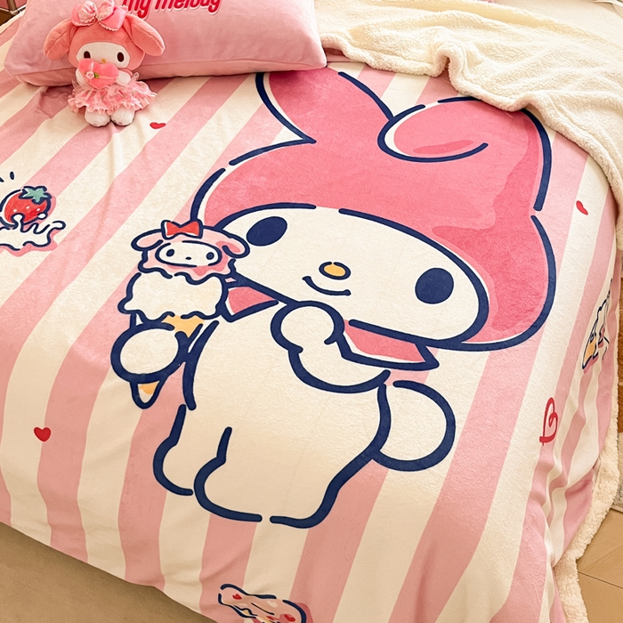 91家纺网 家纺一手货源 找家纺 金爱家 2025新款卡通多功能牛奶绒羊羔绒毛毯 羊羔绒-草莓冰淇淋美乐蒂