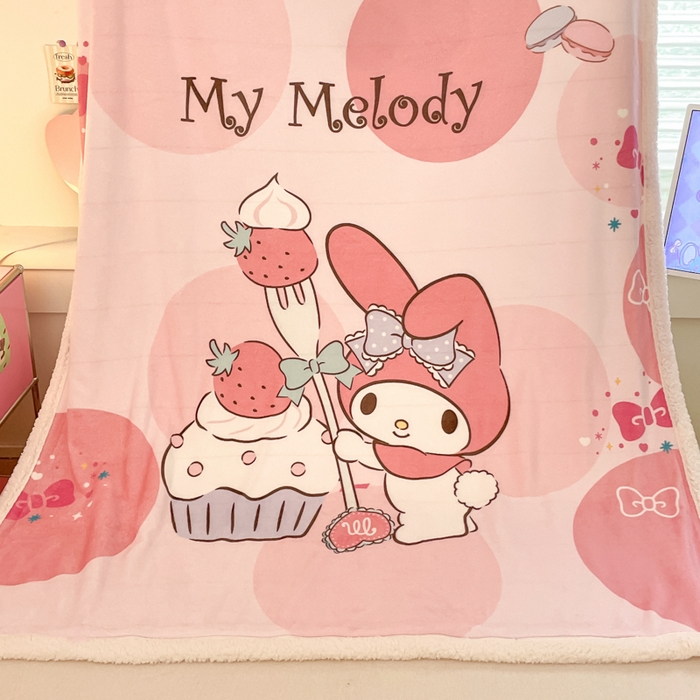 91家纺网 家纺一手货源 找家纺 金爱家 2025新款卡通多功能牛奶绒羊羔绒毛毯 羊羔绒-草莓蛋糕美乐蒂