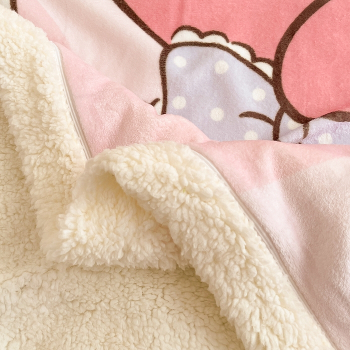 91家纺网 家纺一手货源 找家纺 金爱家 2025新款卡通多功能牛奶绒羊羔绒毛毯 羊羔绒-草莓蛋糕美乐蒂