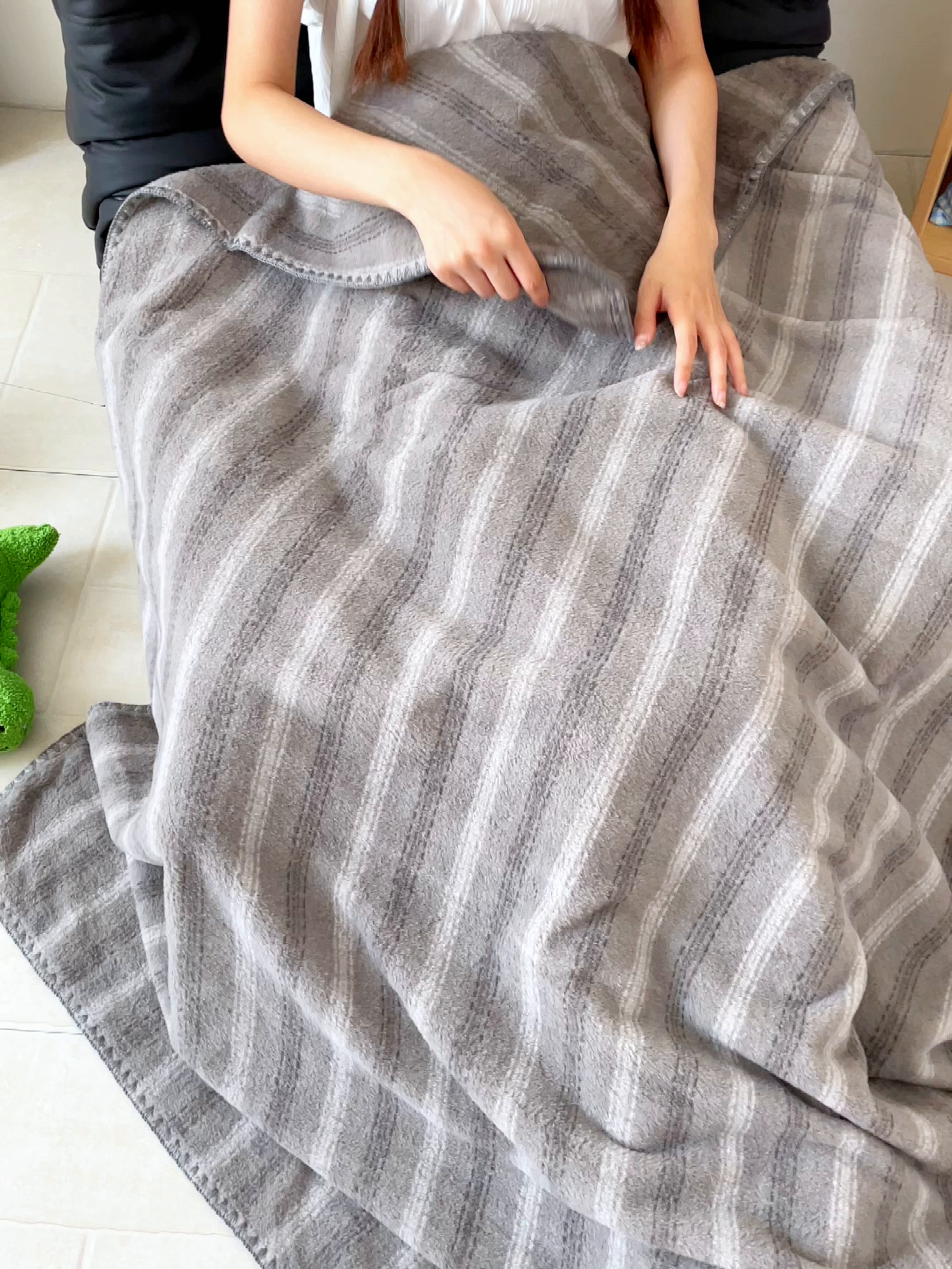 91家纺网 家纺一手货源 找家纺 晚爱家纺（原晚安家居） 2025新款跨境暖羊绒双面绵羊绒沙发毯多功能盖毯 虚幻灰