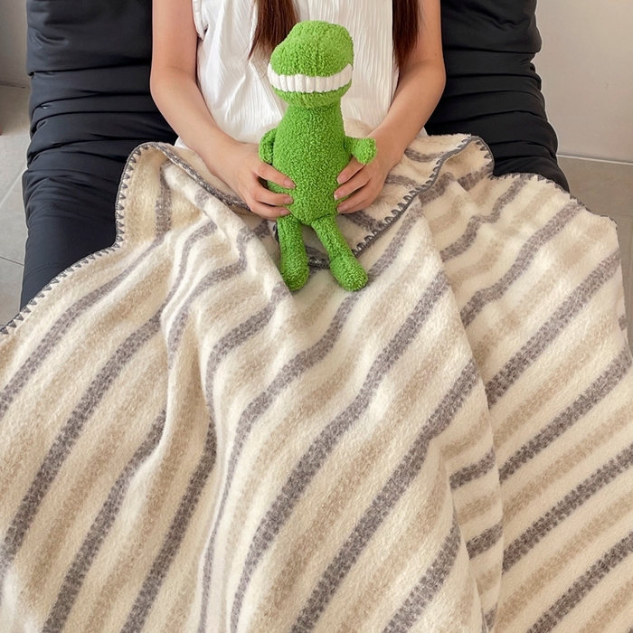 91家纺网 家纺一手货源 找家纺 晚爱家纺（原晚安家居） 2025新款跨境暖羊绒双面绵羊绒沙发毯多功能盖毯 虚幻米