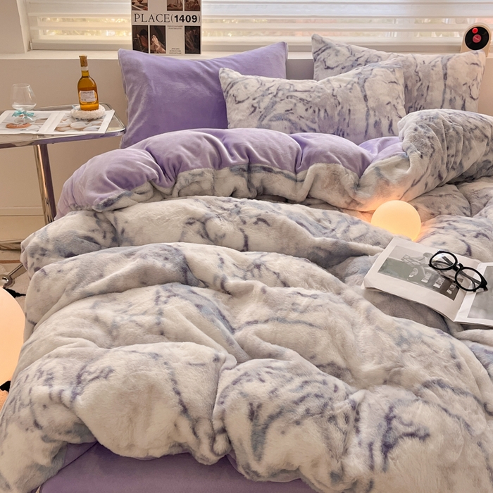 91家纺网 家纺一手货源 找家纺 金爱家 2025新款全消光牛奶绒A类纯色獭兔毛绒立体牛奶绒四件套 大理石深蓝