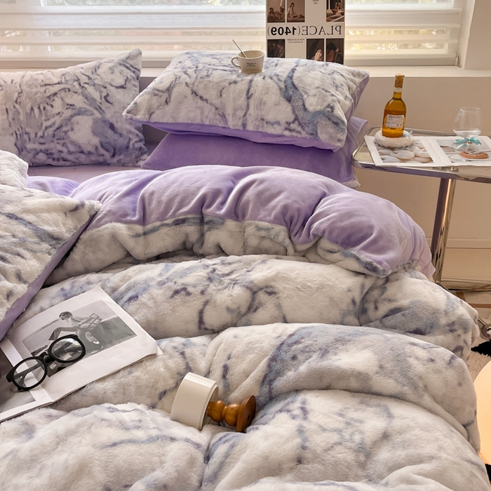 91家纺网 家纺一手货源 找家纺 金爱家 2025新款全消光牛奶绒A类纯色獭兔毛绒立体牛奶绒四件套 大理石深蓝