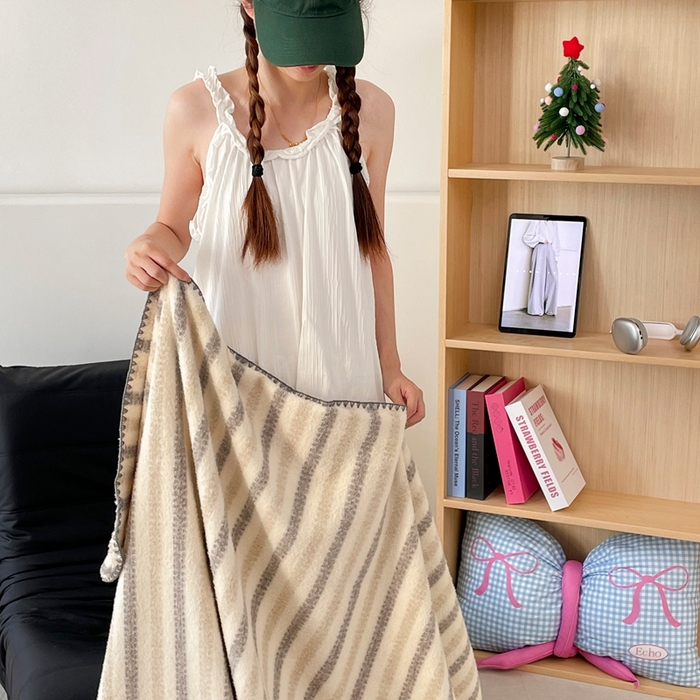 91家纺网 家纺一手货源 找家纺 晚爱家纺（原晚安家居） 2025新款跨境暖羊绒双面绵羊绒沙发毯多功能盖毯 虚幻米