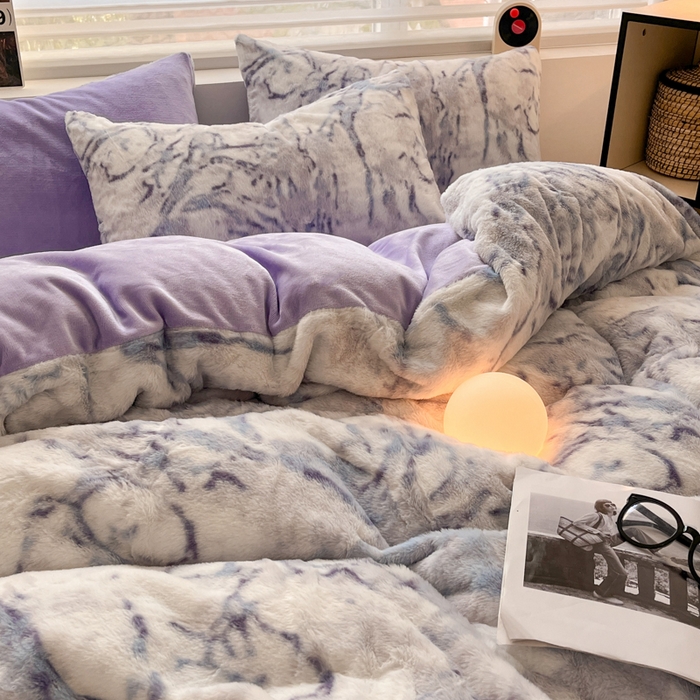 91家纺网 家纺一手货源 找家纺 金爱家 2025新款全消光牛奶绒A类纯色獭兔毛绒立体牛奶绒四件套 大理石深蓝