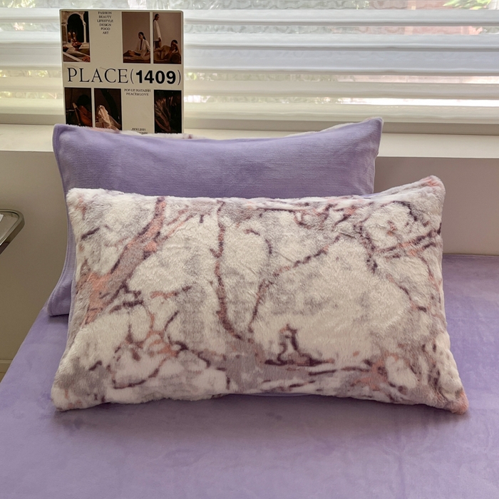 91家纺网 家纺一手货源 找家纺 金爱家 2025新款全消光牛奶绒A类纯色獭兔毛绒立体牛奶绒四件套 大理石紫红