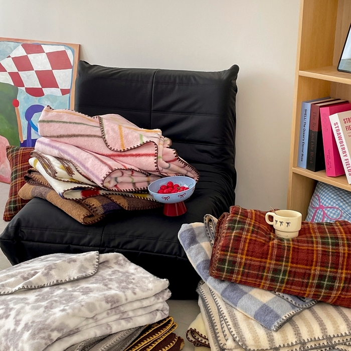 91家纺网 家纺一手货源 找家纺 晚爱家纺（原晚安家居） 2025新款跨境暖羊绒双面绵羊绒沙发毯多功能盖毯 组合图仅供展示不可下单