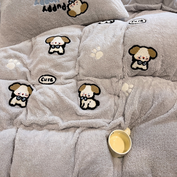 91家纺网 家纺一手货源 找家纺 金爱家 2025新款泰迪绒毛巾绣四件套 泰迪绒-快乐狗