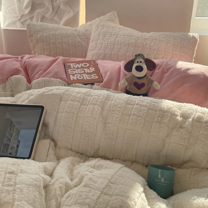 91家纺网 家纺一手货源 找家纺 金爱家 2025新款全消光牛奶绒A类纯色獭兔毛绒立体牛奶绒四件套 奶白粉