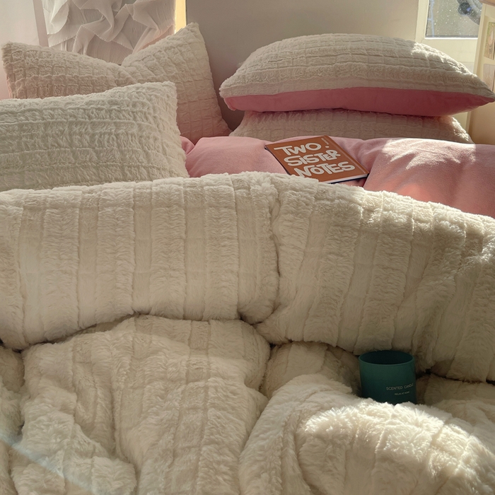 91家纺网 家纺一手货源 找家纺 金爱家 2025新款全消光牛奶绒A类纯色獭兔毛绒立体牛奶绒四件套 奶白粉