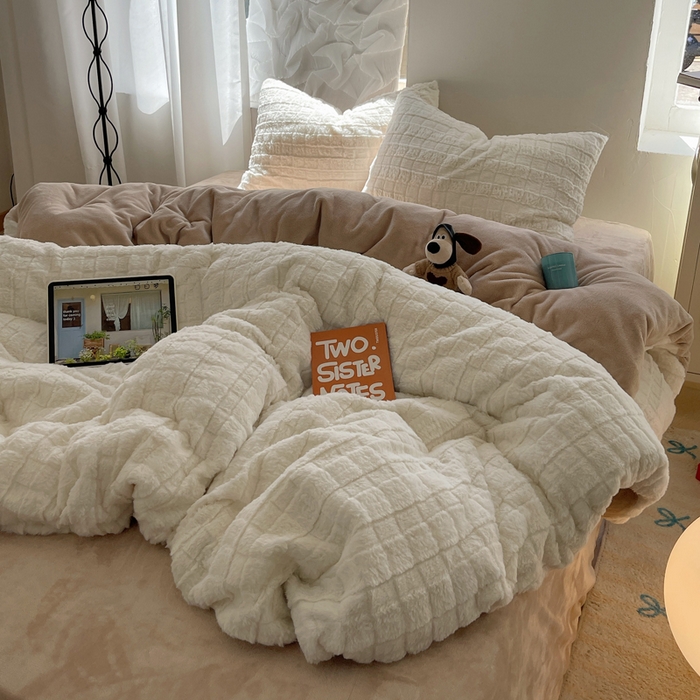 91家纺网 家纺一手货源 找家纺 金爱家 2025新款全消光牛奶绒A类纯色獭兔毛绒立体牛奶绒四件套 奶白咖