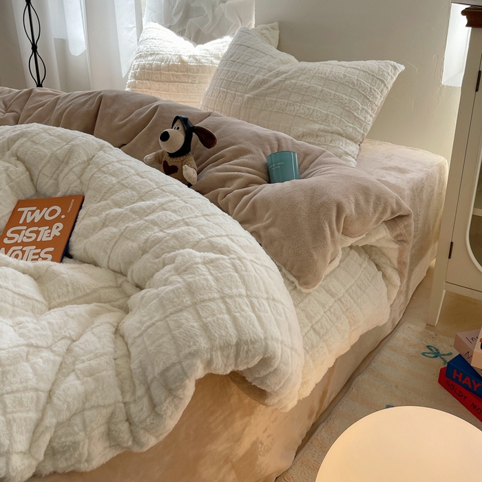 91家纺网 家纺一手货源 找家纺 金爱家 2025新款全消光牛奶绒A类纯色獭兔毛绒立体牛奶绒四件套 奶白咖