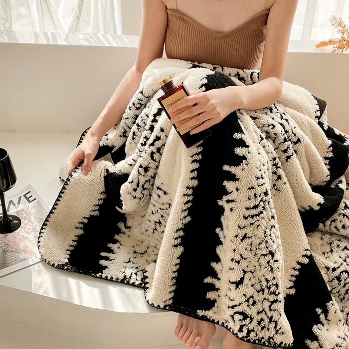 91家纺网 家纺一手货源 找家纺 晚爱家纺（原晚安家居） 2025新款跨境多功能盖毯沙发毯双面印花舒棉绒毛毯 时光条