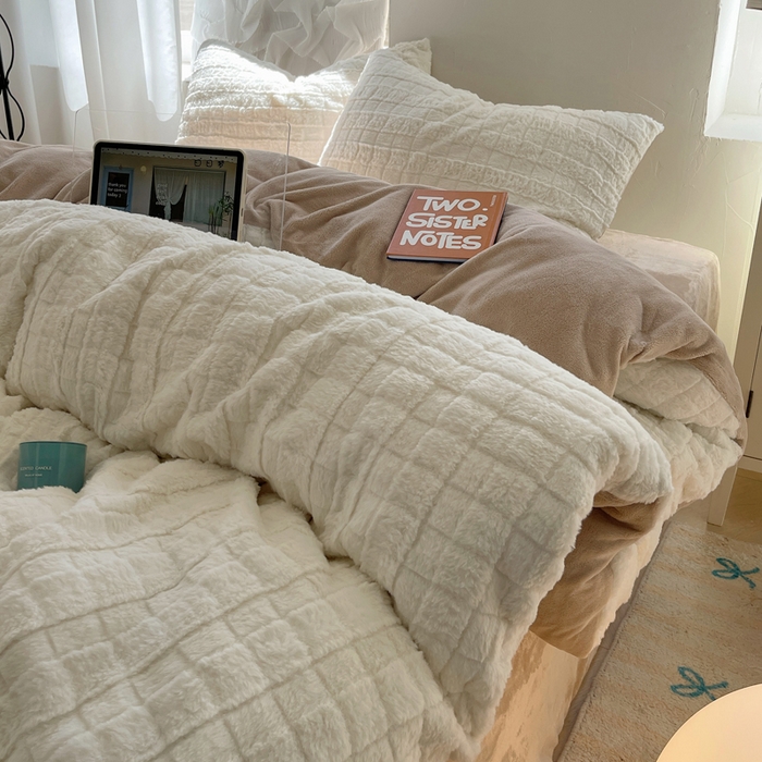 91家纺网 家纺一手货源 找家纺 金爱家 2025新款全消光牛奶绒A类纯色獭兔毛绒立体牛奶绒四件套 奶白咖