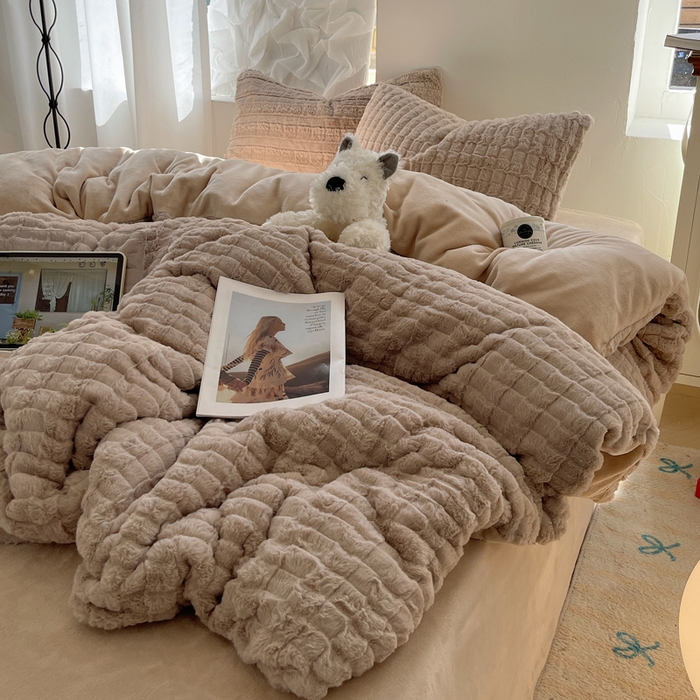 91家纺网 家纺一手货源 找家纺 金爱家 2025新款全消光牛奶绒A类纯色獭兔毛绒立体牛奶绒四件套 奶咖