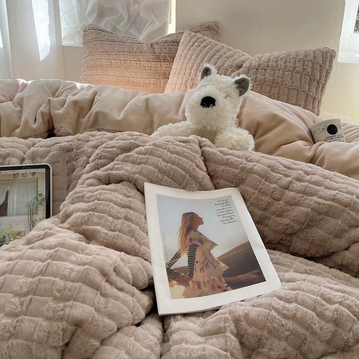 91家纺网 家纺一手货源 找家纺 金爱家 2025新款全消光牛奶绒A类纯色獭兔毛绒立体牛奶绒四件套 奶咖