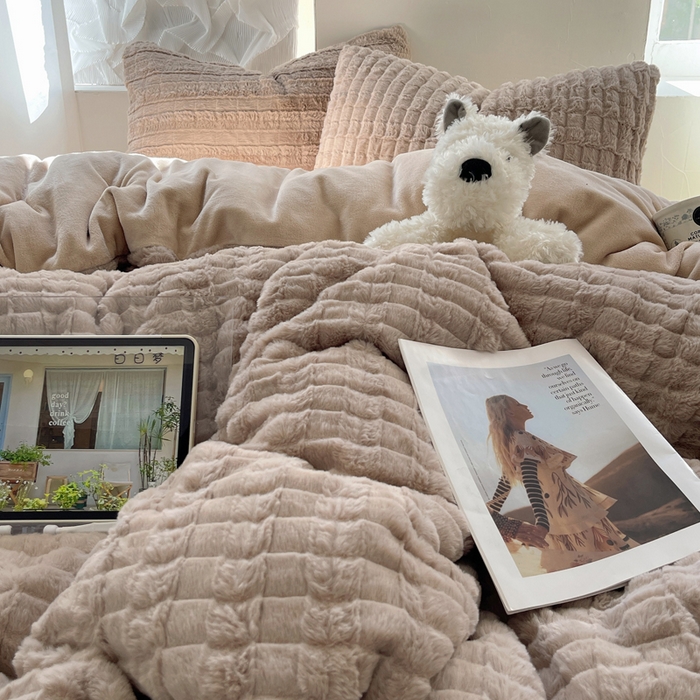 91家纺网 家纺一手货源 找家纺 金爱家 2025新款全消光牛奶绒A类纯色獭兔毛绒立体牛奶绒四件套 奶咖