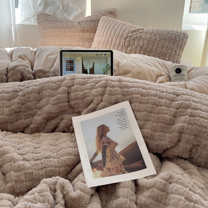 91家纺网 家纺一手货源 找家纺 金爱家 2025新款全消光牛奶绒A类纯色獭兔毛绒立体牛奶绒四件套 奶咖