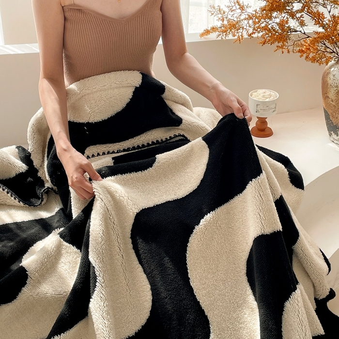 91家纺网 家纺一手货源 找家纺 晚爱家纺（原晚安家居） 2025新款跨境多功能盖毯沙发毯双面印花舒棉绒毛毯 波浪纹