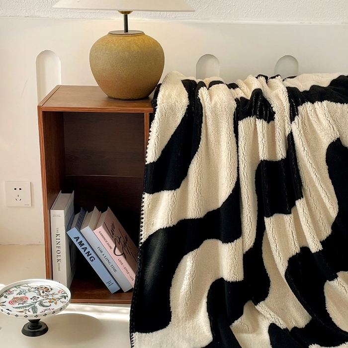 91家纺网 家纺一手货源 找家纺 晚爱家纺（原晚安家居） 2025新款跨境多功能盖毯沙发毯双面印花舒棉绒毛毯 波浪纹