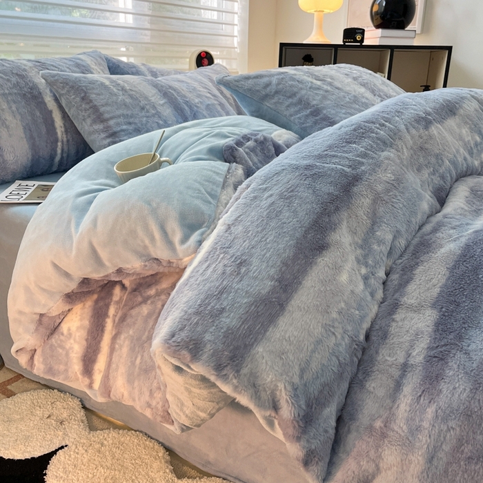 金爱家 2025新款全消光牛奶绒A类纯色獭兔毛绒立体牛奶绒四件套 竖条蓝