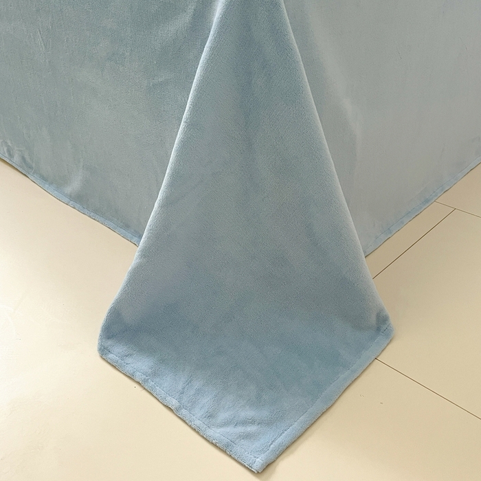 91家纺网 家纺一手货源 找家纺 金爱家 2025新款全消光牛奶绒A类纯色獭兔毛绒立体牛奶绒四件套 竖条蓝