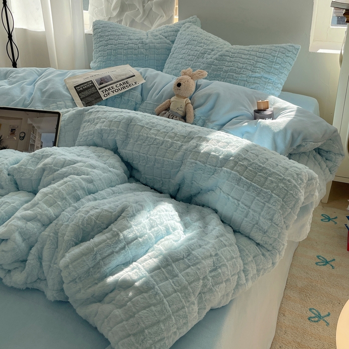 91家纺网 家纺一手货源 找家纺 金爱家 2025新款全消光牛奶绒A类纯色獭兔毛绒立体牛奶绒四件套 天空蓝