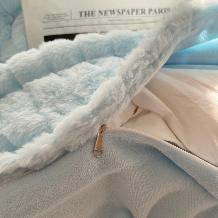 91家纺网 家纺一手货源 找家纺 金爱家 2025新款全消光牛奶绒A类纯色獭兔毛绒立体牛奶绒四件套 天空蓝