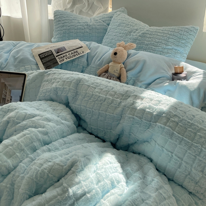 91家纺网 家纺一手货源 找家纺 金爱家 2025新款全消光牛奶绒A类纯色獭兔毛绒立体牛奶绒四件套 天空蓝