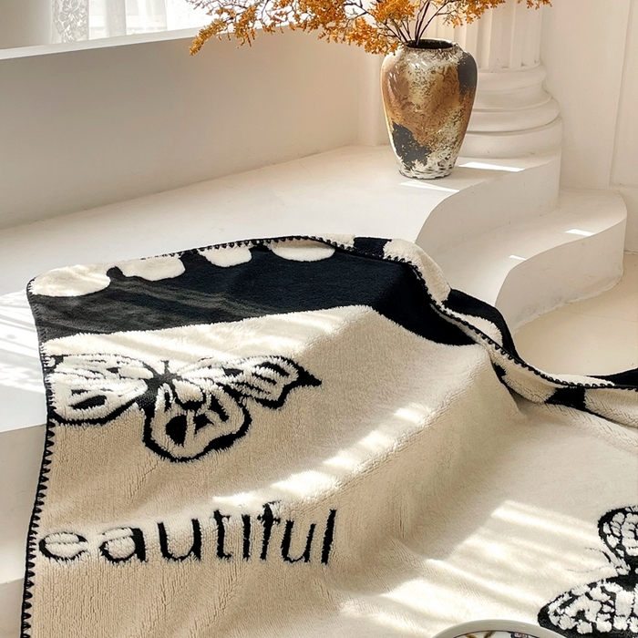 91家纺网 家纺一手货源 找家纺 晚爱家纺（原晚安家居） 2025新款跨境多功能盖毯沙发毯双面印花舒棉绒毛毯 黑蝴蝶