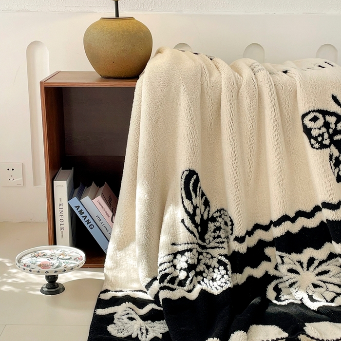 91家纺网 家纺一手货源 找家纺 晚爱家纺（原晚安家居） 2025新款跨境多功能盖毯沙发毯双面印花舒棉绒毛毯 黑蝴蝶