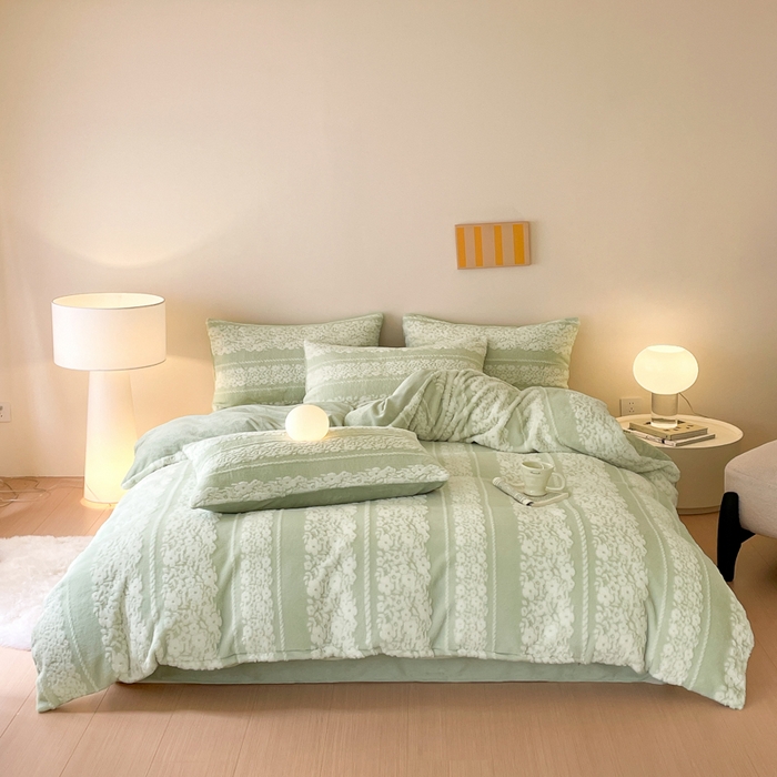 91家纺网 家纺一手货源 找家纺 金爱家 2025新款全消光牛奶绒A类纯色獭兔毛绒立体牛奶绒四件套 兔毛百合花绿色