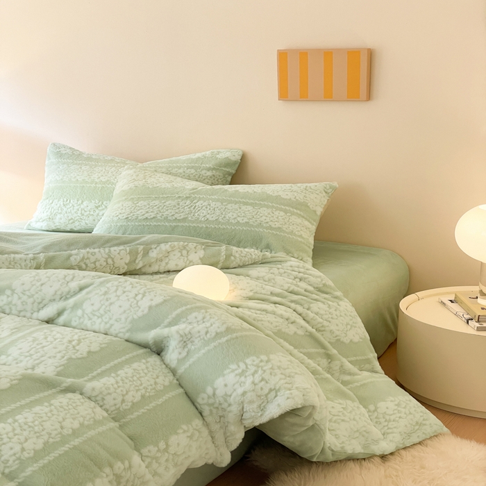 91家纺网 家纺一手货源 找家纺 金爱家 2025新款全消光牛奶绒A类纯色獭兔毛绒立体牛奶绒四件套 兔毛百合花绿色