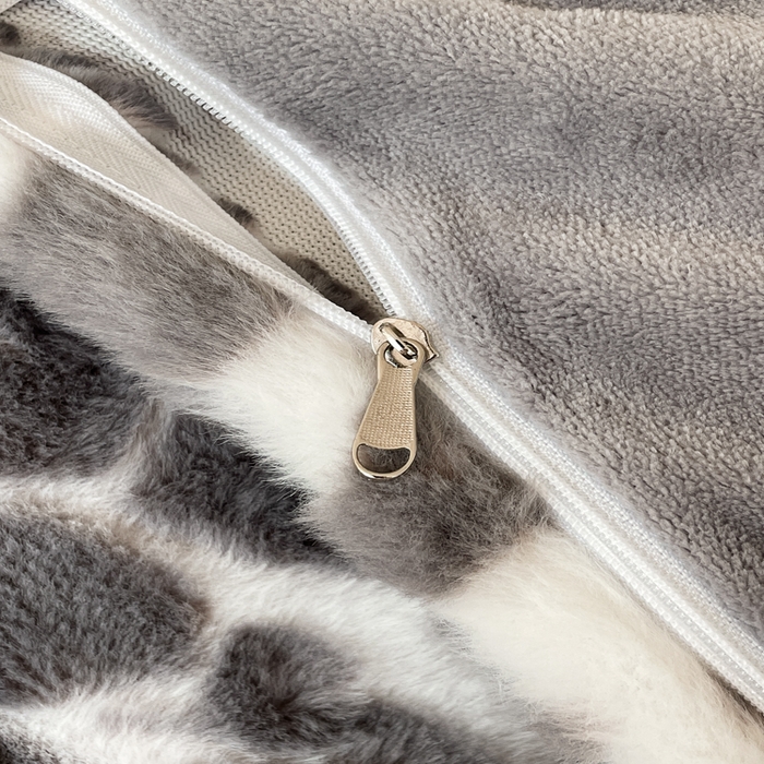 91家纺网 家纺一手货源 找家纺 金爱家 2025新款全消光牛奶绒A类纯色獭兔毛绒立体牛奶绒四件套 兔毛繁花灰色