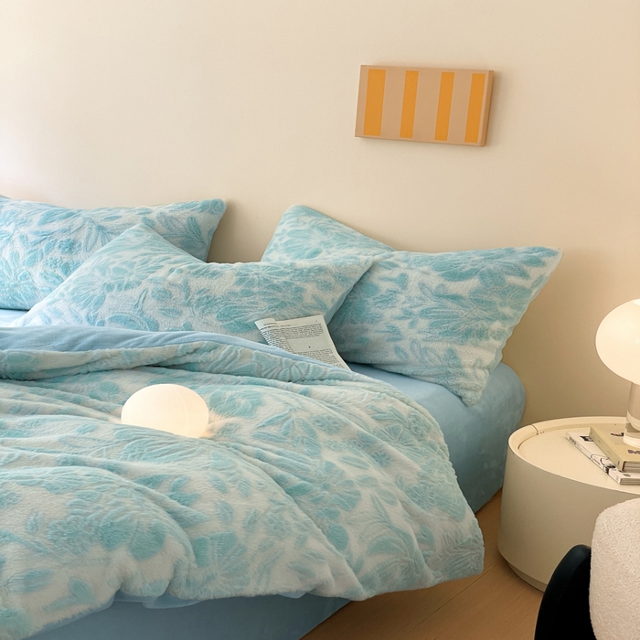 91家纺网 家纺一手货源 找家纺 金爱家 2025新款全消光牛奶绒A类纯色獭兔毛绒立体牛奶绒四件套 兔毛繁花绿色