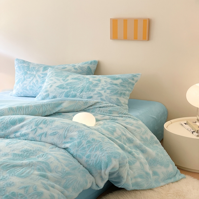 91家纺网 家纺一手货源 找家纺 金爱家 2025新款全消光牛奶绒A类纯色獭兔毛绒立体牛奶绒四件套 兔毛繁花绿色