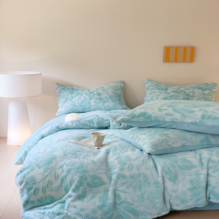 91家纺网 家纺一手货源 找家纺 金爱家 2025新款全消光牛奶绒A类纯色獭兔毛绒立体牛奶绒四件套 兔毛繁花绿色