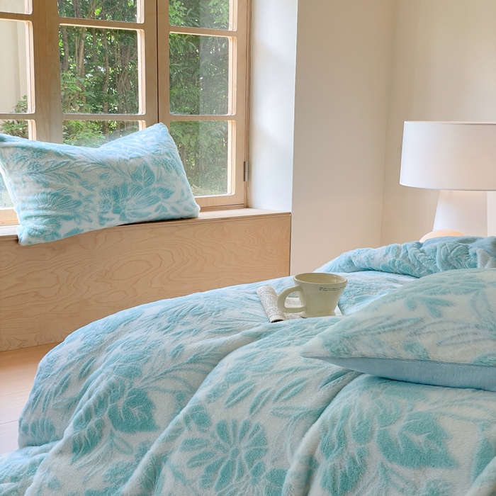 91家纺网 家纺一手货源 找家纺 金爱家 2025新款全消光牛奶绒A类纯色獭兔毛绒立体牛奶绒四件套 兔毛繁花绿色