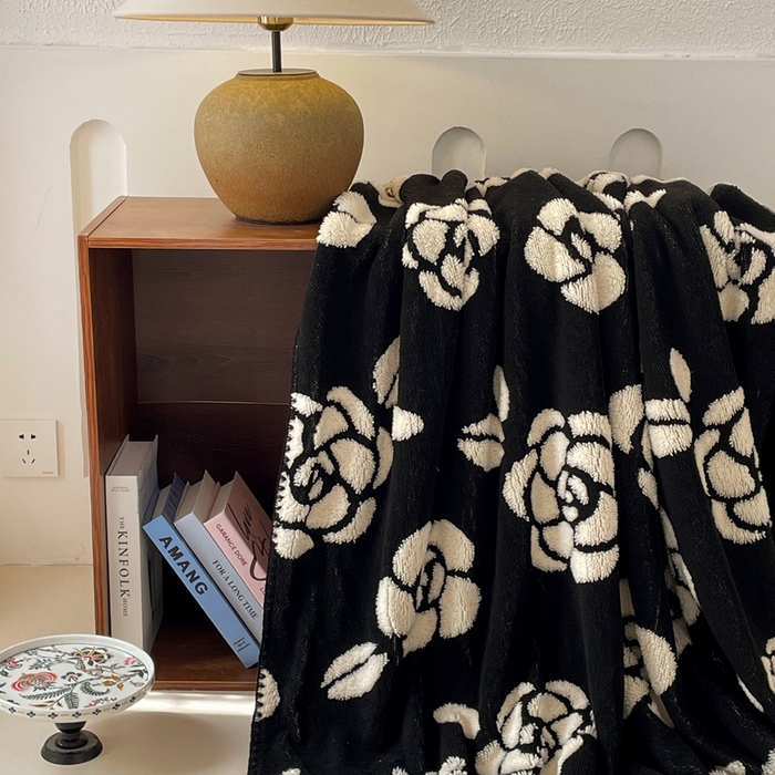 91家纺网 家纺一手货源 找家纺 晚爱家纺（原晚安家居） 2025新款跨境多功能盖毯沙发毯双面印花舒棉绒毛毯 山茶花