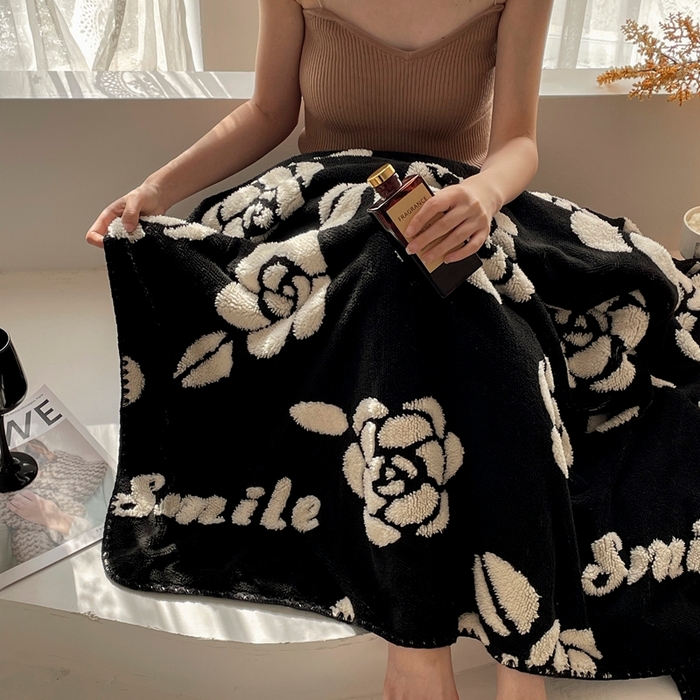 91家纺网 家纺一手货源 找家纺 晚爱家纺（原晚安家居） 2025新款跨境多功能盖毯沙发毯双面印花舒棉绒毛毯 山茶花