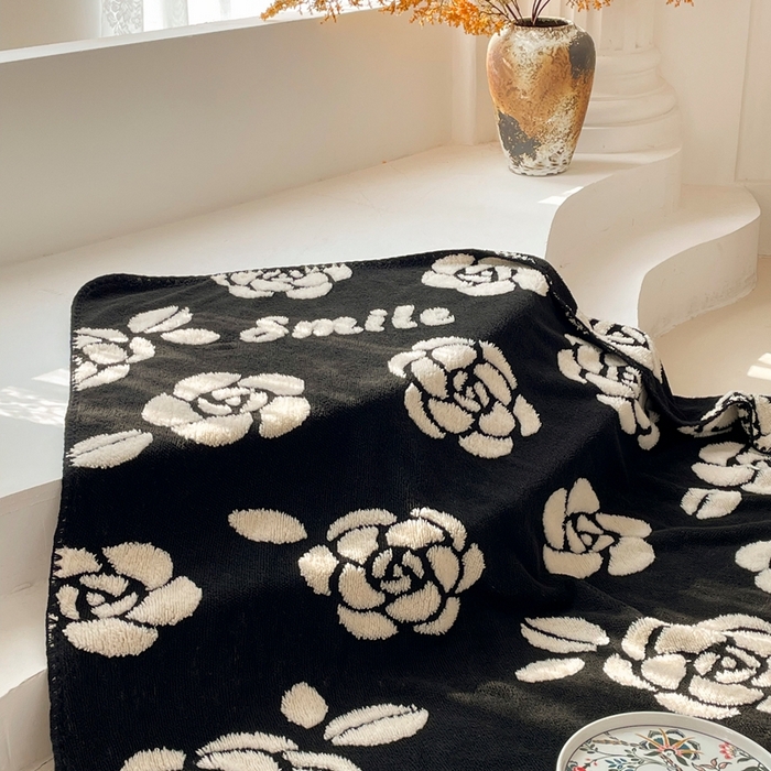 91家纺网 家纺一手货源 找家纺 晚爱家纺（原晚安家居） 2025新款跨境多功能盖毯沙发毯双面印花舒棉绒毛毯 山茶花