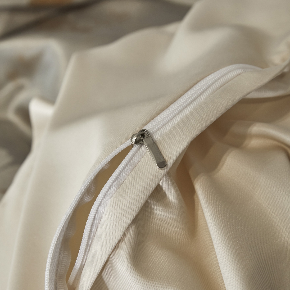 91家纺网 家纺一手货源 找家纺 莱欧纳家纺 2025新款金丝线提花四件套 花伊梦-紫