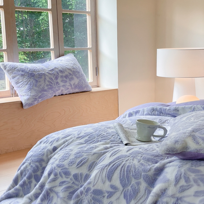 91家纺网 家纺一手货源 找家纺 金爱家 2025新款全消光牛奶绒A类纯色獭兔毛绒立体牛奶绒四件套 兔毛繁花紫色