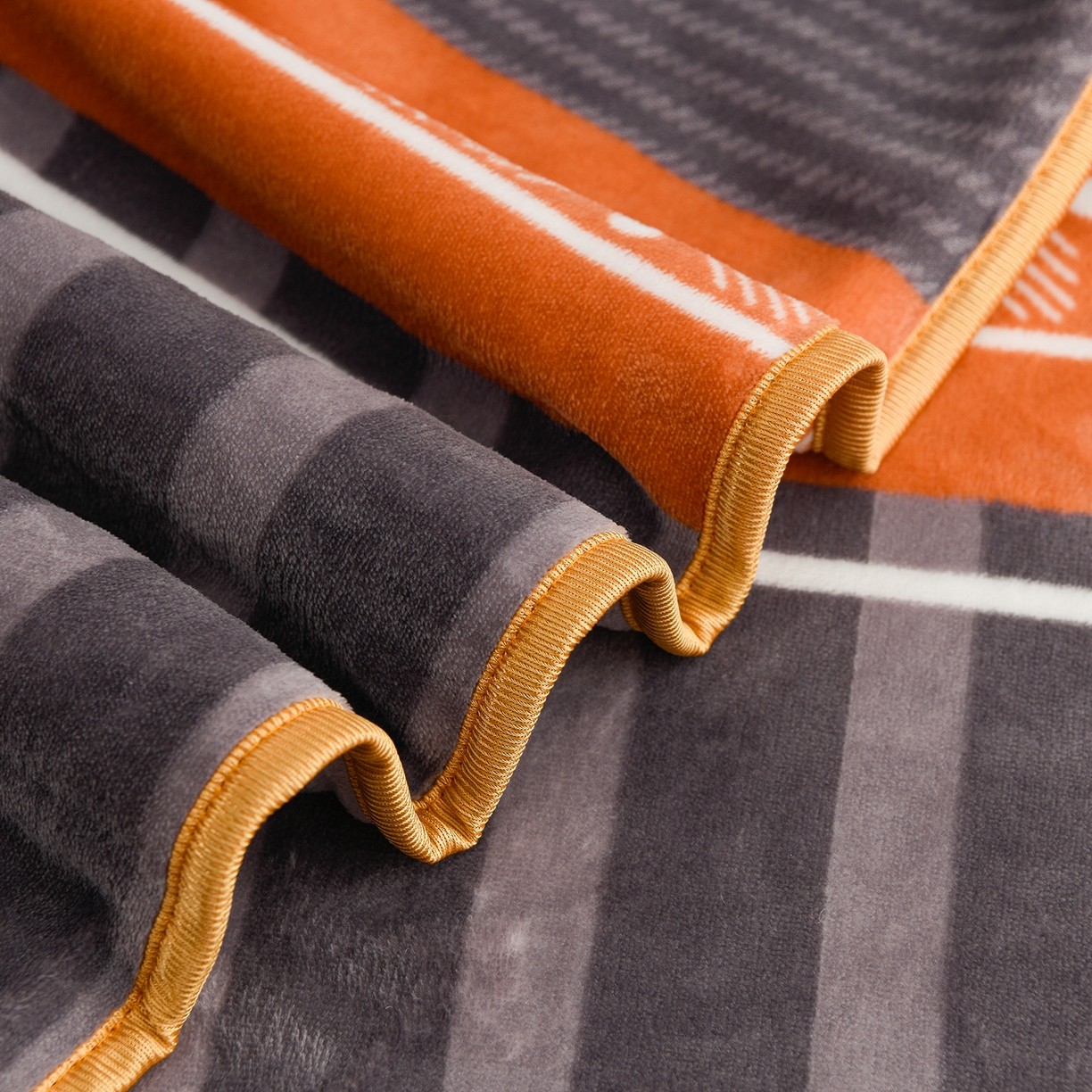 91家纺网 家纺一手货源 找家纺 贝诗梦 2025直播8.5斤高克重牛奶绒金貂法莱绒保暖四件套 一叶知秋