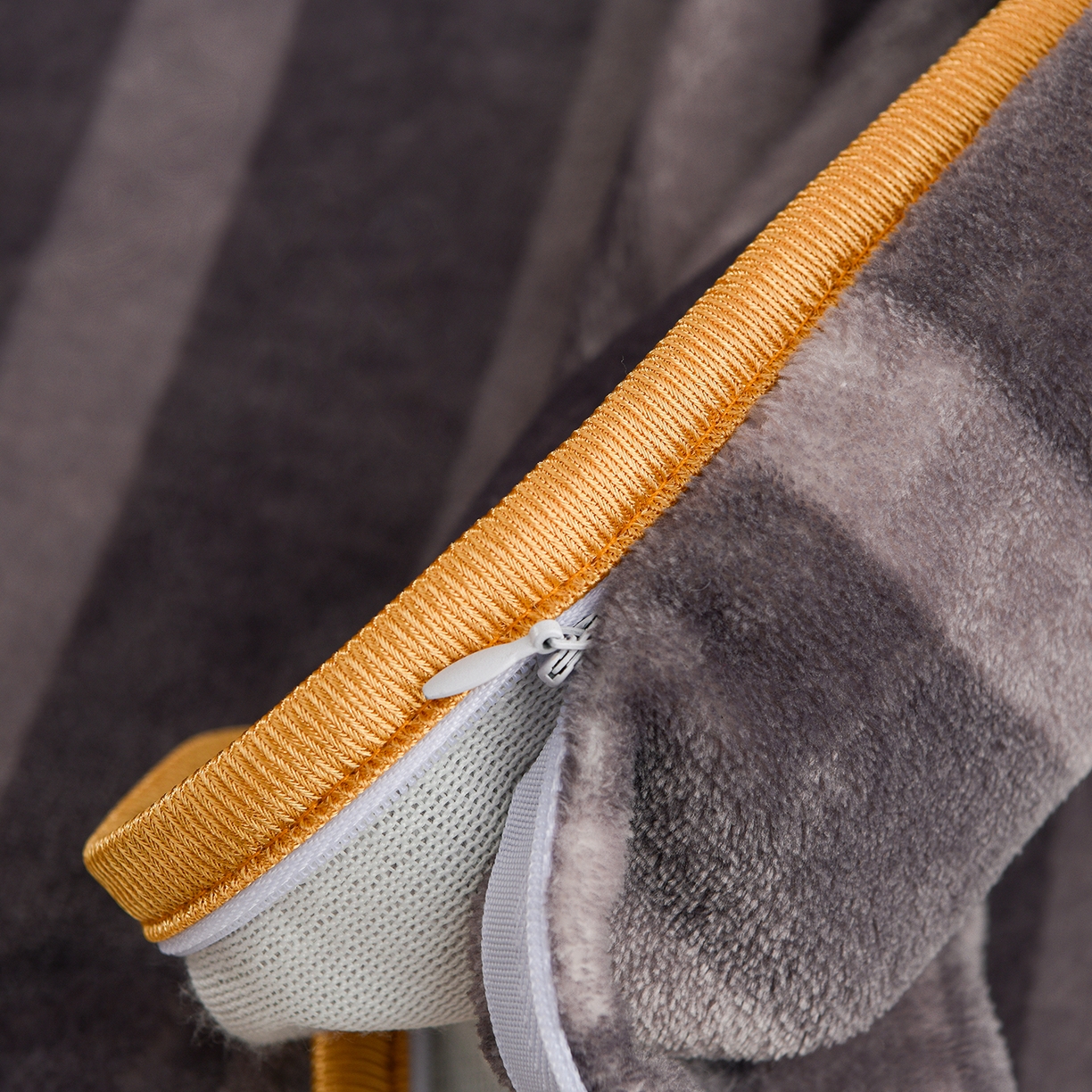 91家纺网 家纺一手货源 找家纺 贝诗梦 2025直播8.5斤高克重牛奶绒金貂法莱绒保暖四件套 一叶知秋