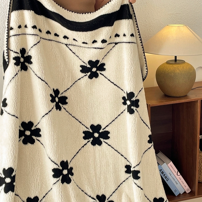 91家纺网 家纺一手货源 找家纺 晚爱家纺（原晚安家居） 2025新款跨境多功能盖毯沙发毯双面印花舒棉绒毛毯 四叶草