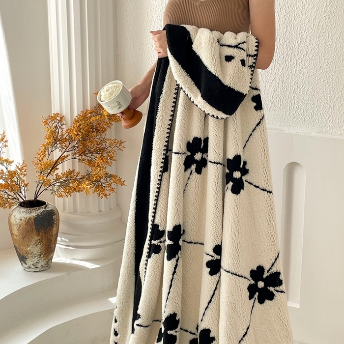 91家纺网 家纺一手货源 找家纺 晚爱家纺（原晚安家居） 2025新款跨境多功能盖毯沙发毯双面印花舒棉绒毛毯 四叶草