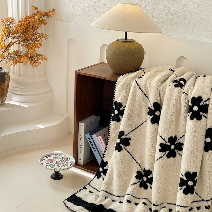 91家纺网 家纺一手货源 找家纺 晚爱家纺（原晚安家居） 2025新款跨境多功能盖毯沙发毯双面印花舒棉绒毛毯 四叶草