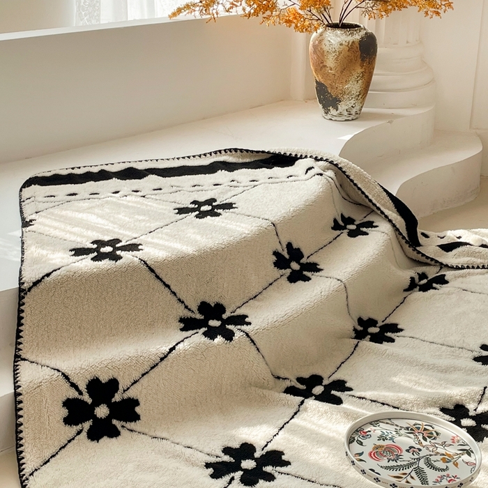 91家纺网 家纺一手货源 找家纺 晚爱家纺（原晚安家居） 2025新款跨境多功能盖毯沙发毯双面印花舒棉绒毛毯 四叶草